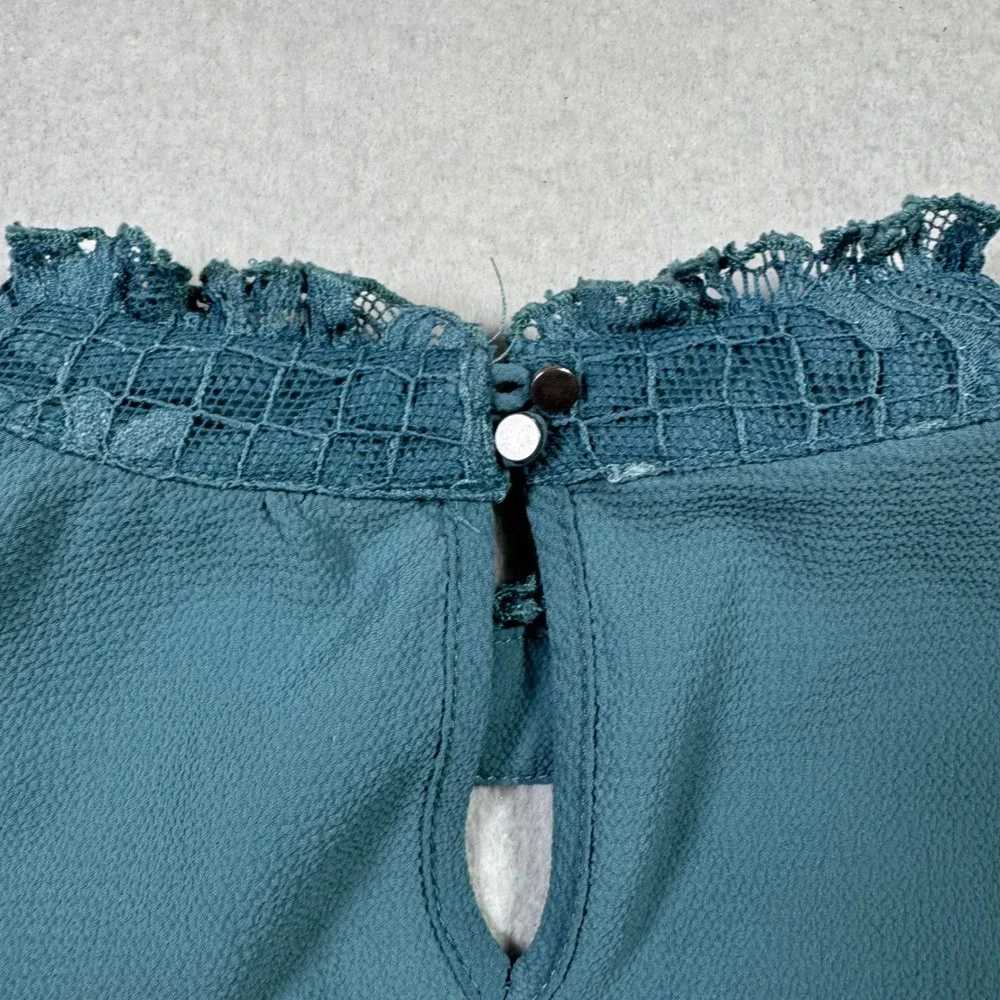 maurices Teal Lace Mock Neck Keyhole Peplum Top Women's XL‎ Sleeveless Dressy - Picture 4 of 8